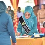 Ketua PKK Rohil Lantik Bidan Martini Winarwan sebagai Ketua Tim Penggerak PKK Kecamatan Pekaitan.