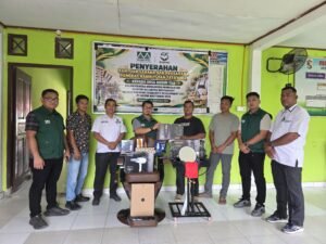 PT Musim Mas Serahkan Bantuan Sarana Pangkas Rambut dan Tata Boga, Dorong Kemandirian Ekonomi Pemuda dan ibu-ibu Desa Dusun Tua